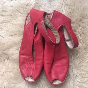 Fly London Yala peep toe wedge in red
